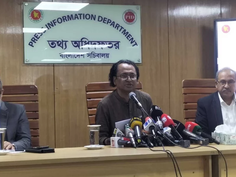 যুক্তরাষ্ট্রের সঙ্গে বাণিজ্য চুক্তি বাতিল নয়, বরং পুনর্মূল্যায়ন হবে: জানালেন তথ্য উপদেষ্টা