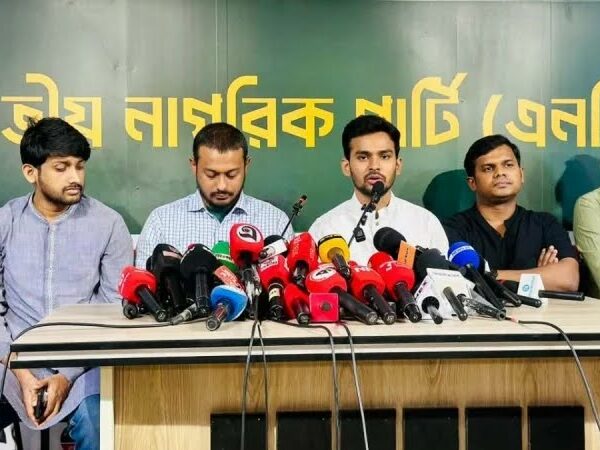 ‘অন্তর্বর্তী সরকারের কিচেন কেবিনেট ছিল কিন্তু আমি সেটার সদস্য ছিলাম না’: আগেভাগে সাফাই আসিফের