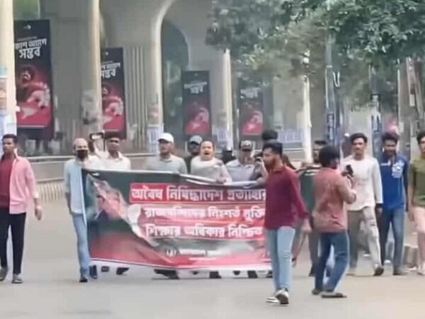 ঢাকা বিশ্ববিদ্যালয়ে ছাত্রলীগের ঝটিকা মিছিল, নেতাসহ আটক ২