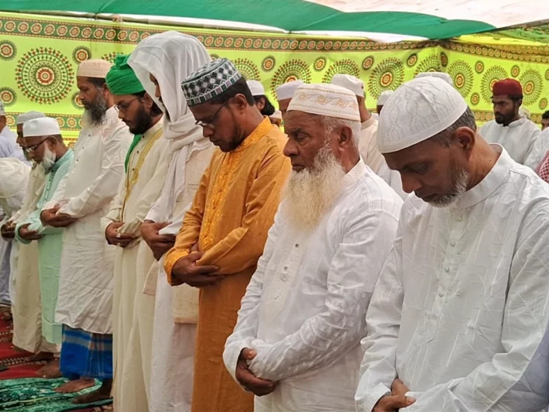 সৌদি আরবের সঙ্গে মিল রেখে চট্টগ্রামের শতাধিক গ্রামে ঈদ উদ্‌যাপন