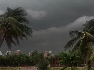 ঢাকাসহ ৯ জেলায় দুপুরের মধ্যে ৬০ কিমি বেগে ঝড়ের আভাস