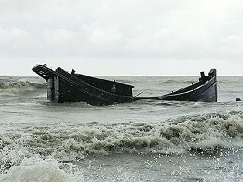 কালবৈশাখী ঝড়ে পদ্মায় ট্রলারডুবি, ২৩ গরুসহ ব্যবসায়ী নিখোঁজ