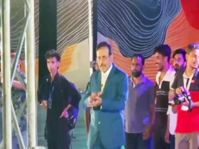নরসিংদীতে ‘ইত্যাদি’র অনুষ্ঠান থেকে ১০০-র বেশি মোবাইল চুরি