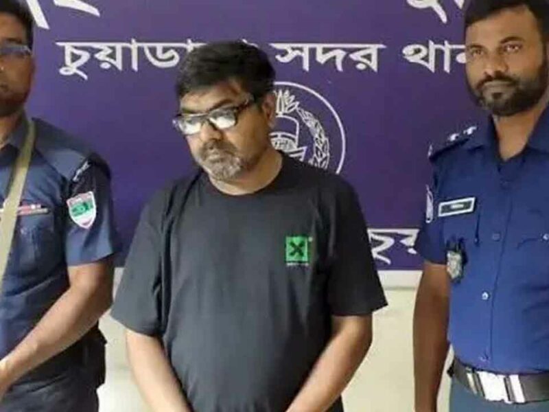 মাগুরায় জেলগেট থেকে ফের গ্রেপ্তার শেখ হাসিনার একান্ত সহকারী সচিব সাইফুজ্জামান শিখরের ছোট ভাই হিশাম