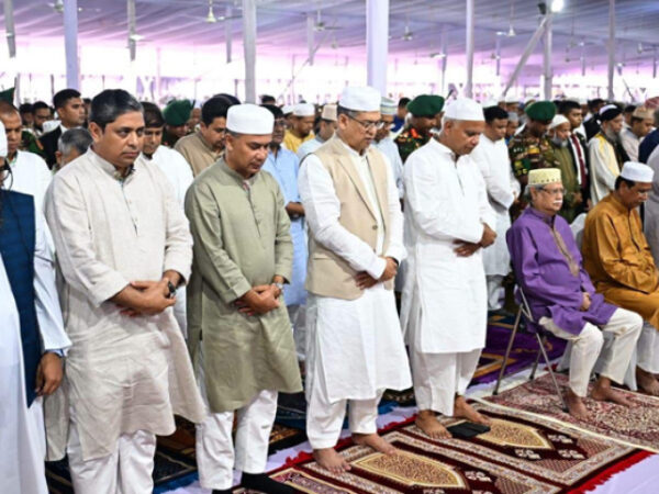 জাতীয় ঈদগাহে ঈদের নামাজ আদায় করলেন রাষ্ট্রপতি ও প্রধানমন্ত্রী
