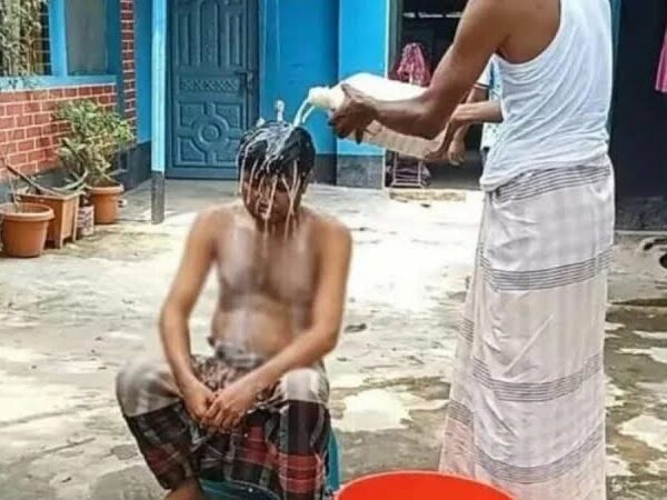 দুধ দিয়ে গোসল করে রাজনীতি ছাড়লেন বিএনপি কর্মী