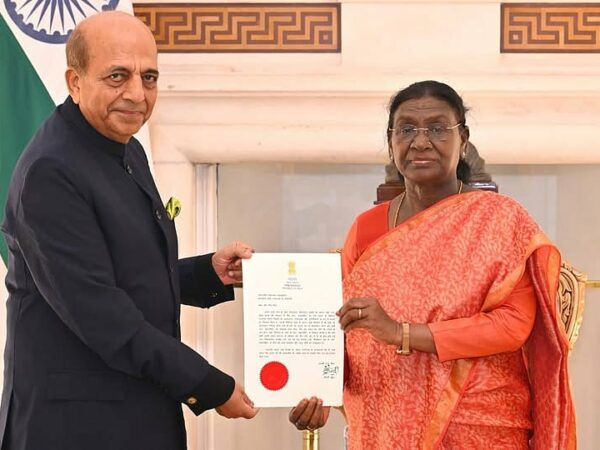 খুব শিগগিরই ভারতীয় হাইকমিশনারের দায়িত্ব নিতে ঢাকায় আসছেন দীনেশ ত্রিবেদী