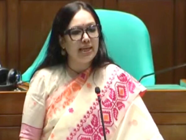‘বাজেট ঘোষণার সময় সরকার স্বপ্ন দেখালেও বছরজুড়ে স্বপ্নভঙ্গের পরিণতি জনগণকে ভোগ করতে হয়’: রুমিন ফারহানা