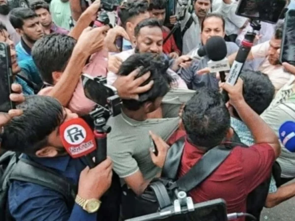 ধানমন্ডিতে সাংবাদিকদের ওপর হামলা, রক্তাক্ত কাণ্ড!  ঘটনায় লোক দেখিয়ে ৪ জনকে বহিষ্কার করলো জামায়াত