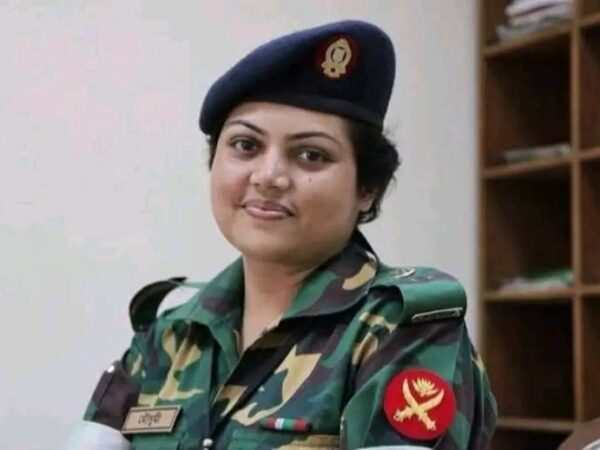 আওয়ামী লীগের প্রতিষ্ঠাবার্ষিকীতে কেক কাটার অভিযোগে কারাগারে অবসরপ্রাপ্ত মেজর মৌসুমী!