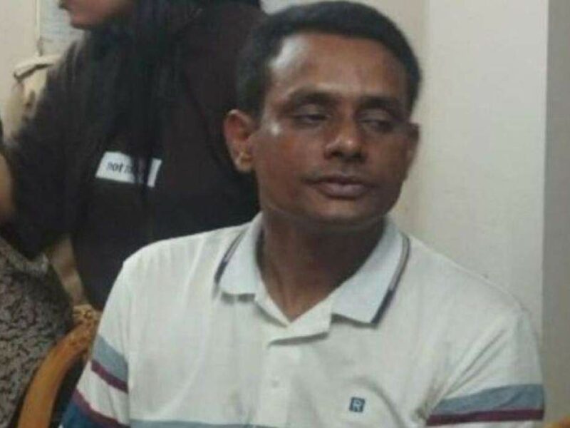 ছাত্রীদের ছবি তোলায় যুবদলের সাবেক নেতা আটক, মুচলেকায় ছাড়া পেয়ে গেলেন
