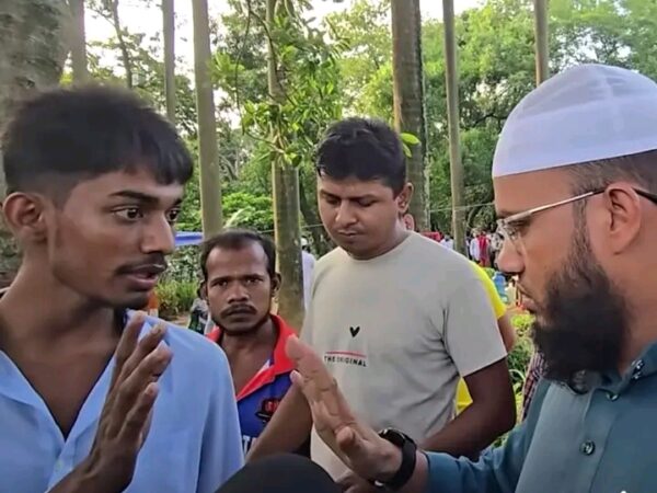 জেগে উঠছে প্রতিবাদী তারুণ্য ধর্মব্যবসায়ী-ধর্মান্ধ অপগোষ্ঠীর বিরুদ্ধে