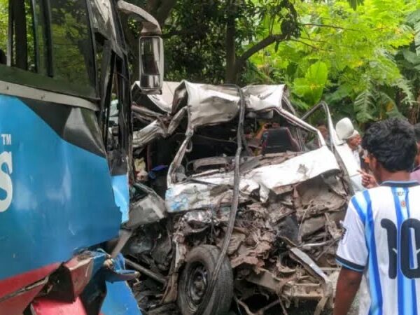 নাতনির মরদেহ আনার সময় সড়ক দুর্ঘটনায় মারা গেলেন নানিসহ দুইজনের