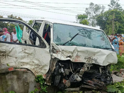 বিয়ে শেষে নববধূকে নিয়ে ফেরার পথে মাইক্রোবাস খাদে, শিশুসহ নিহত ২
