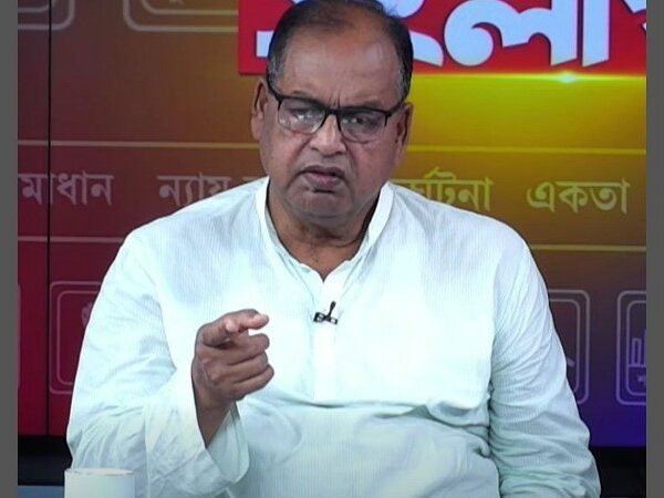 ঢাকা বিশ্ববিদ্যালয় নিয়ে কুরুচিকর, ইতিহাস বিরোধী মন্তব্য ফুয়াদের! ‘উন্মাদ’ বললেন বিএনপির ভাইস চেয়ারম্যান শামসুজ্জামান