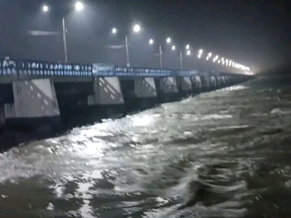 তিস্তা নদীর পানি আশঙ্কাজনক হারে বৃদ্ধি, রেড এলার্ট জারি