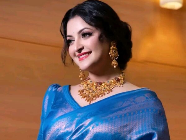 মধ্যরাতে আবারো বিয়ের ঘোষণা করলেন পরীমনি!