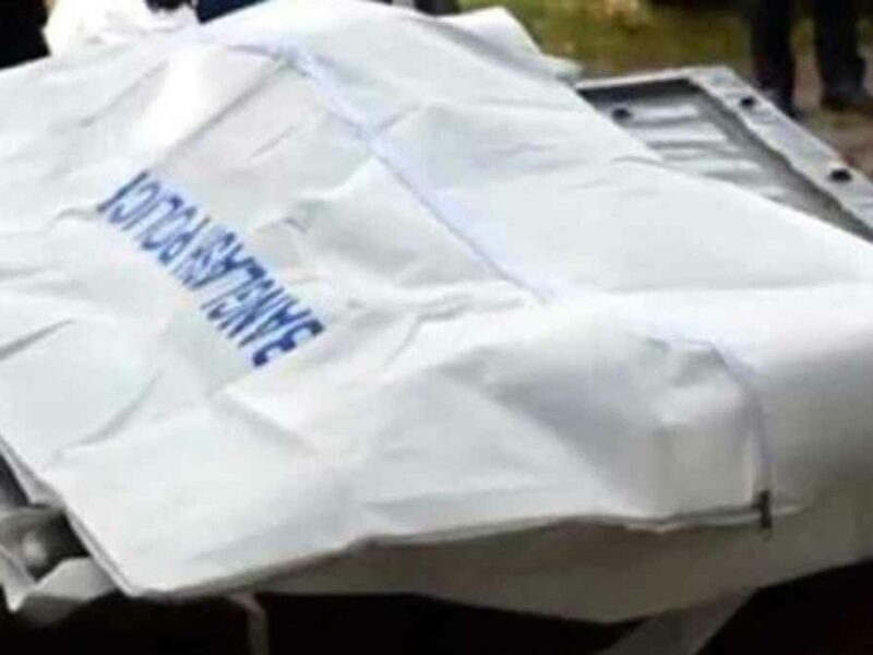 পাবনায় ভ্যানচালককে নির্মমভাবে গলা কেটে হত্যা