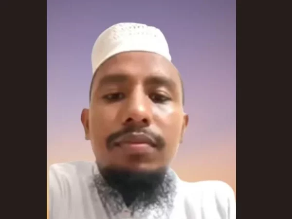 মাদরাসা ছাত্রের মুখে বেত ঢুকিয়ে নির্যাতন, সেই ভিডিও সোশ্যাল মিডিয়ায় দিয়ে শিক্ষক লিখলেন ‘কান্না করাতে ভালোই লাগে’!