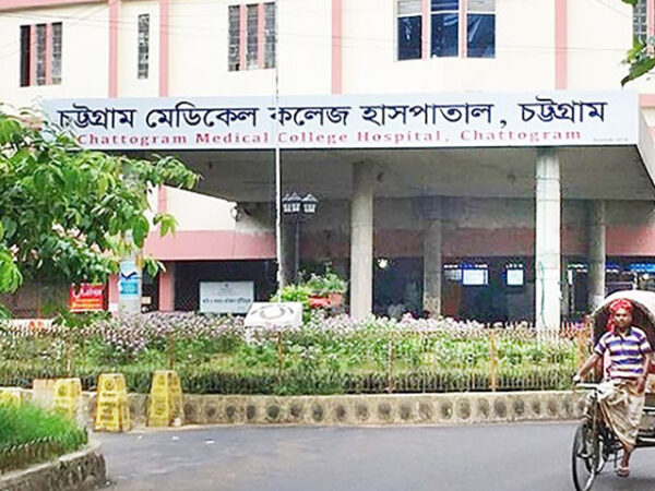 চট্টগ্রামে লবণ কারখানায় বিস্ফোরণ, দগ্ধ দুই শ্রমিক মারা গিয়েছেন, তিনজনের অবস্থা আশঙ্কাজনক