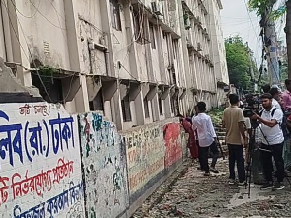 মিরপুরে টিসিবির পণ্য নেওয়ার সময় কলেজের দেয়াল ধসে মৃত্যু হলো দুইজনের
