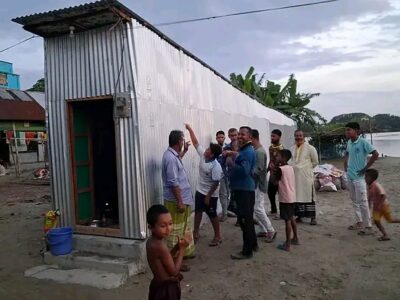 মাত্র ৫ ফুট চওড়া বসতঘর এক প্রবাসীর, দূর-দূরান্ত থেকে দেখতে আসছে মানুষ
