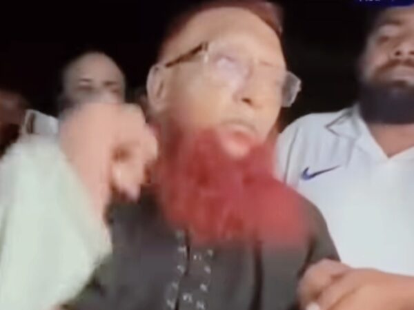ব্যবসায়ী জয়নাল আবেদীনের দাড়ি টেনে ছিঁড়ে ফেললো মব বাহিনী! বড় ভাই আওয়ামী লীগ হওয়ায় ছোট ভাইকে এই অকথ্য নির্যাতন