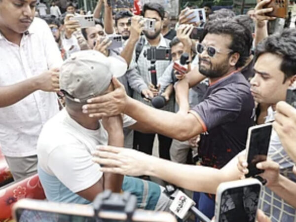ধানমন্ডি ৩২-এ ‘জয় বাংলা’ স্লোগান দেয়া অপরাধ? ৩ জনকে নির্মমভাবে মারধর