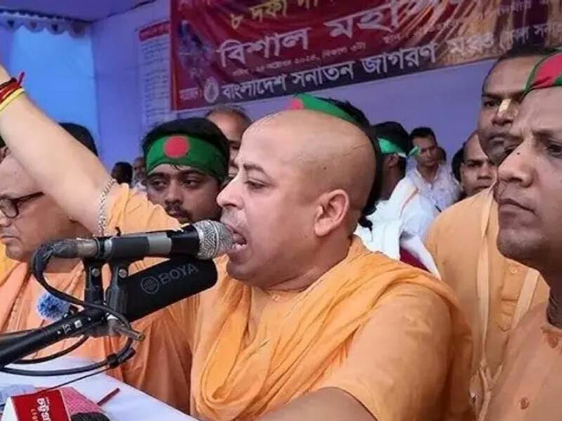 দুই মামলায় চিন্ময় প্রভুর জামিন, কিন্তু মুক্তি পাচ্ছেন না