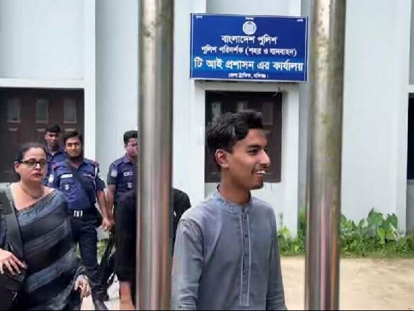 ২১ ঘন্টা পরেই মুচলেকা দিয়ে মুক্তি পেয়ে গেলেন থানা পুড়িয়ে দেওয়া মাহাদি