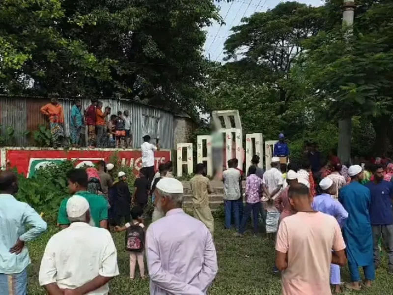 শহীদ মিনারে ঝুলছে বাংলাদেশ! ৭১ কেও হার মানালো ২৬