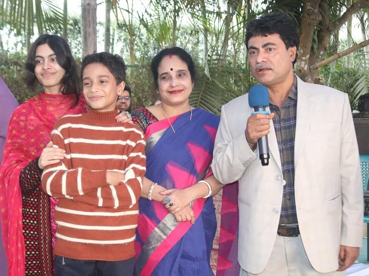 রংপুরে হিন্দু শিক্ষক দম্পতি ও দুই সন্তানকে হত্যার ঘটনায় একের পর এক প্রশ্ন উঠছে! ছায়ায় রাখা হয়েছে দেশকে