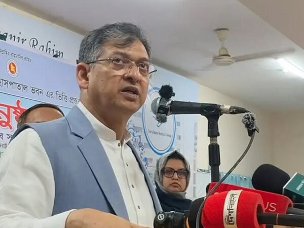 কিসের হাসিনা, তাঁর চেহারা কি দেখা গেছে? মাঝেমধ্যে শুধু আওয়াজ শোনা যায়: নিজের মনকে সান্ত্বনা দিচ্ছেন স্বরাষ্ট্রমন্ত্রী?