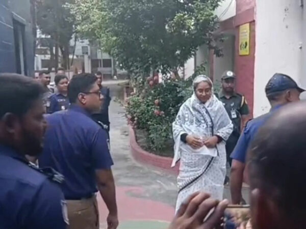 স্বামীর মরদেহ দেখতে কারাগার থেকে বের হয়েছেন সাবেক শিক্ষামন্ত্রী ডাঃ দীপু মনি! ১২ ঘন্টার মুক্তি