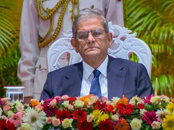আজ সিলেটে যাচ্ছেন রাষ্ট্রপতি: শীতলপাটি-চা গাছের রেপ্লিকাসহ আরও যা যা থাকছে উপহার তালিকায়