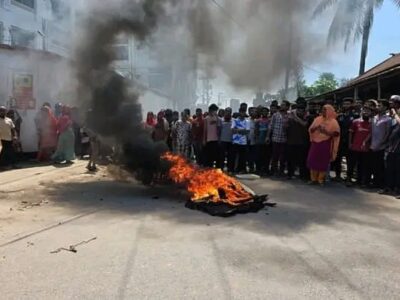 টাকা না পেয়ে চরম আর্থিক সংকটে শ্রমিকরা! গাজীপুরে বকেয়া বেতনের দাবিতে হানিওয়েল গার্মেন্টস শ্রমিকদের বিক্ষোভ