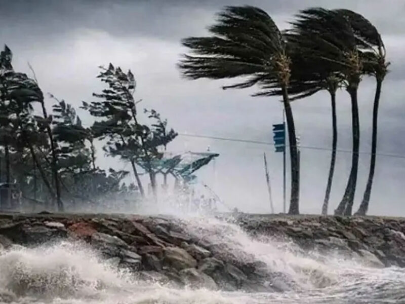 ৮ জেলার নদীবন্দরে সতর্ক সংকেত, দুপুর ১টা পর্যন্ত ঝড়ো হাওয়াসহ বজ্রবৃষ্টির আভাস