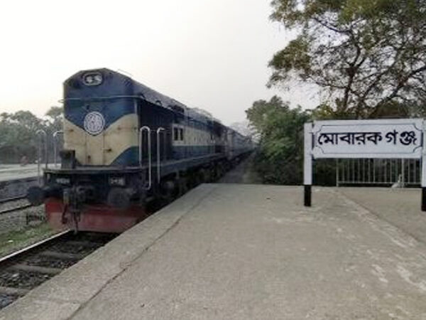 ঝিনাইদহে ট্রেনে ওঠার সময় পা পিছলে নিচে পড়ে নারীর করুণ মৃত্যু