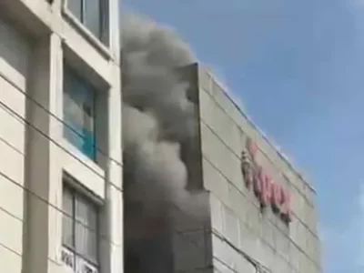 ধানমন্ডিতে এপেক্সের শোরুমে আগুন!