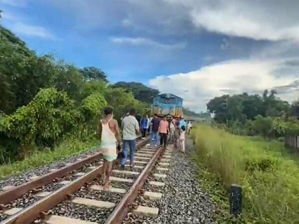 চট্টগ্রামে ট্রেনের ধাক্কায় অটোরিকশার দুই যাত্রীর মর্মান্তিক মৃত্যু