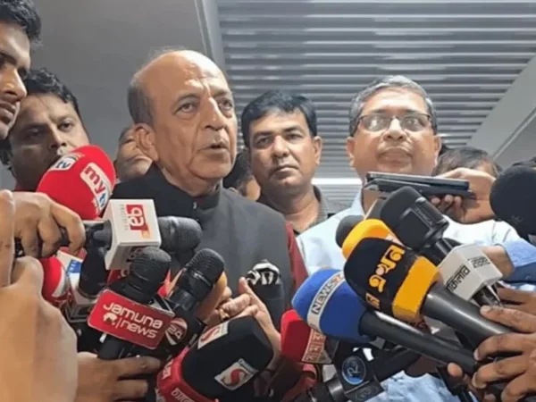 অতীতে আটকে থাকলে বাংলাদেশ-ভারত সম্পর্ক এগোবে না: হাইকমিশনার দীনেশ ত্রিবেদী