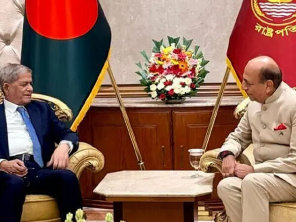 রাষ্ট্রপতি মির্জা ফখরুলের সঙ্গে ভারতীয় হাইকমিশনার দীনেশ ত্রিবেদীর সাক্ষাৎ