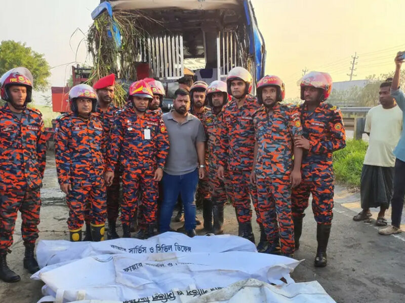 ঢাকা-মাওয়া এক্সপ্রেসওয়েতে বাস খাদে পড়ে তিনজনের মৃত্যু! আহত ১৬