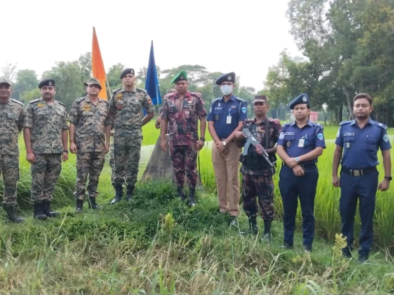মাদক কারবারিকে ধরতে গিয়ে ভারতে প্রবেশ করেন বাংলাদেশ পুলিশের দুই সদস্য, পতাকা বৈঠক করে ফেরত দিলো বিএসএফ