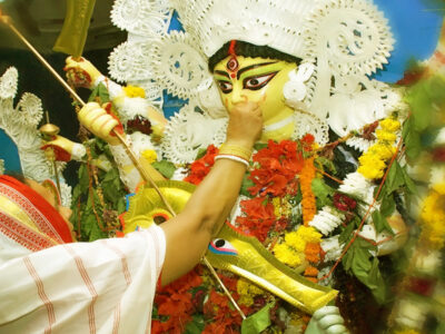 নৌকায় কৈলাশে ফিরে যাবেন দেবী দুর্গা, ভক্তদের মনে বাজছে বেদনার সুর