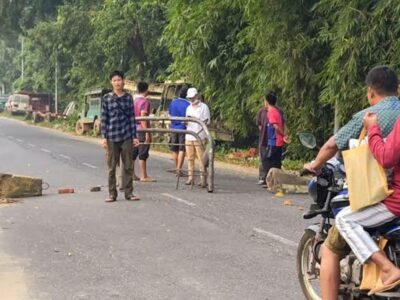 সাজেকে অবরোধকারীদের ওপর হামলা, লাঠিপেটা, দোকান ভাঙচুরের প্রতিবাদে খাগড়াছড়ি ও রাঙামাটি জেলায় আধাবেলার সড়ক অবরোধ
