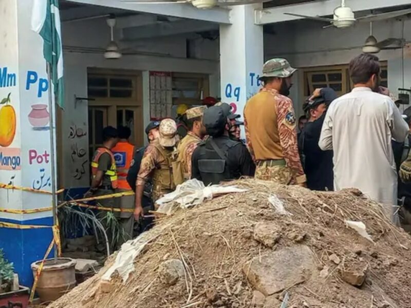 পাকিস্তানে স্কুলের ছাদ ভেঙে ২৮ জনের মৃত্যু! ধ্বংসস্তূপে চাপা পড়ল আরো পড়ুয়া, গ্রেপ্তার স্কুলের মালিক