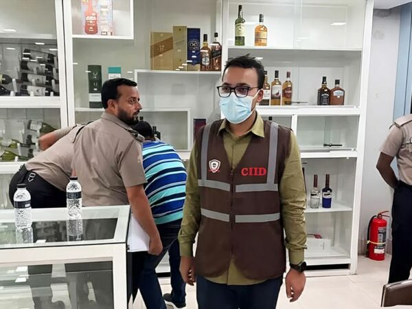 জুলাই যোদ্ধা সালমান মুক্তাদিরের শ্বশুরের ৪ মদের গুদাম সিলগালা