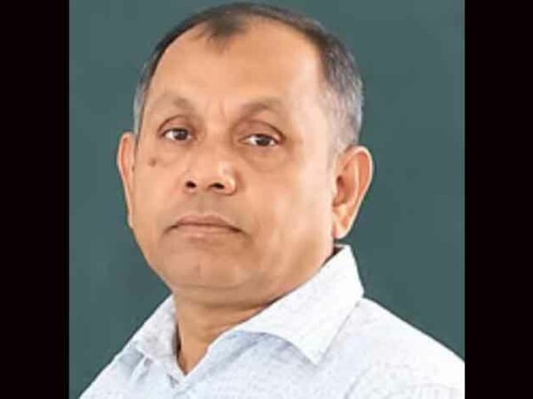 বিশ্ব শিক্ষক দিবসে হাসিমুখে ফুলেল শুভেচ্ছা নিলেন, কিছুক্ষণ পরেই প্রধান শিক্ষক ঢলে পড়লেন মৃত্যুর কোলে