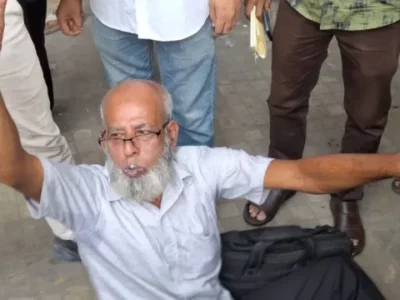 মন্ত্রী টুকু টাকা দেন না, ফোনও ধরেন না: প্রেস ক্লাবের সামনে এক বয়স্ক ব্যক্তির বিষপান
